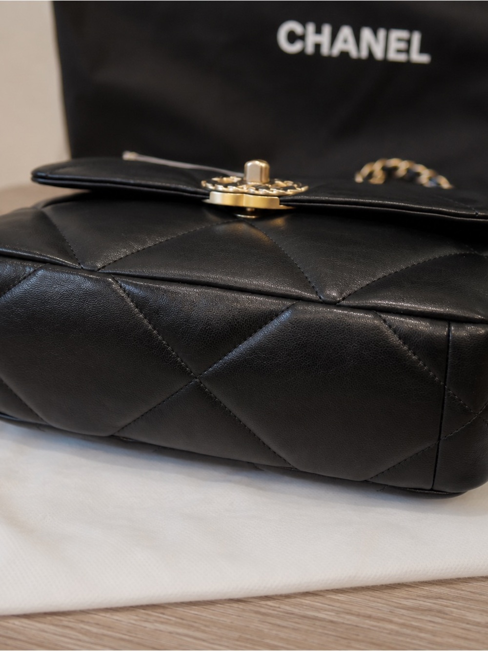 CHANEL 19 Medium Flap Bag Black Quilted Lambskin Mixed Hardware Excellent Condit - Picture 10 of 13